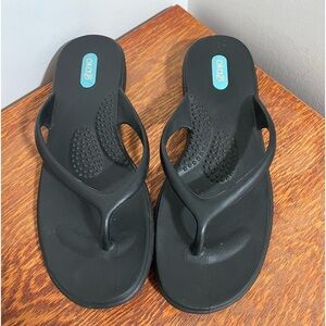 OKA.B- black flip flops,medium